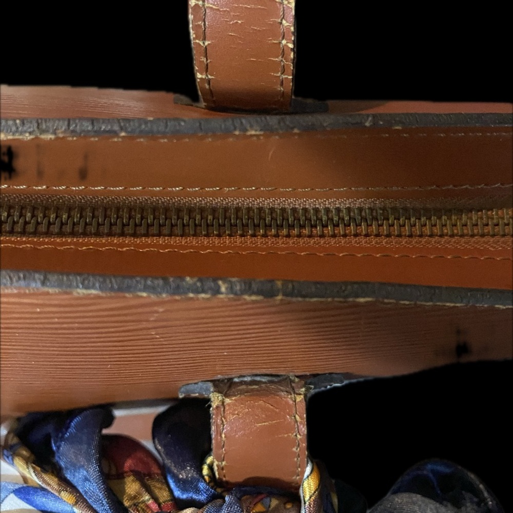 Louis Vuitton Saint Jacques Epi Leather Bag Made in France - Picture 12 of 15